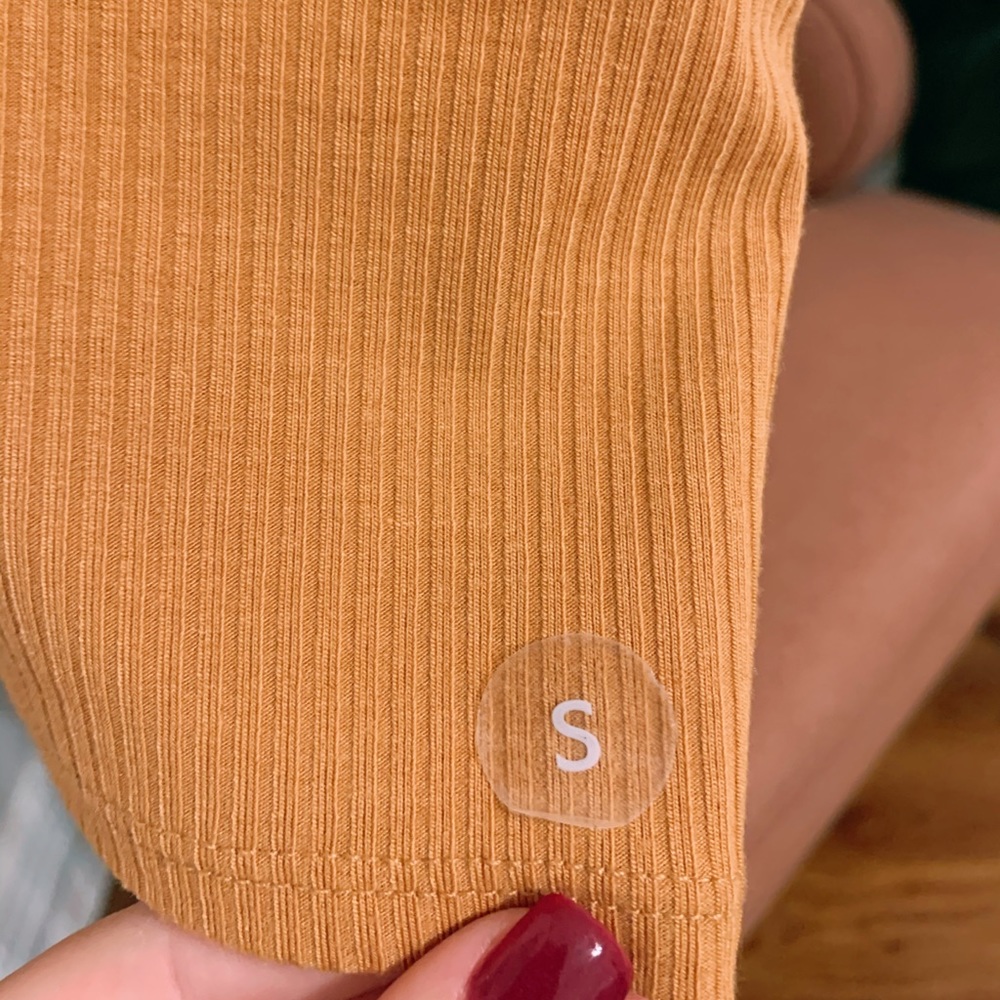 Cropped tank top! - Picture 3 of 4